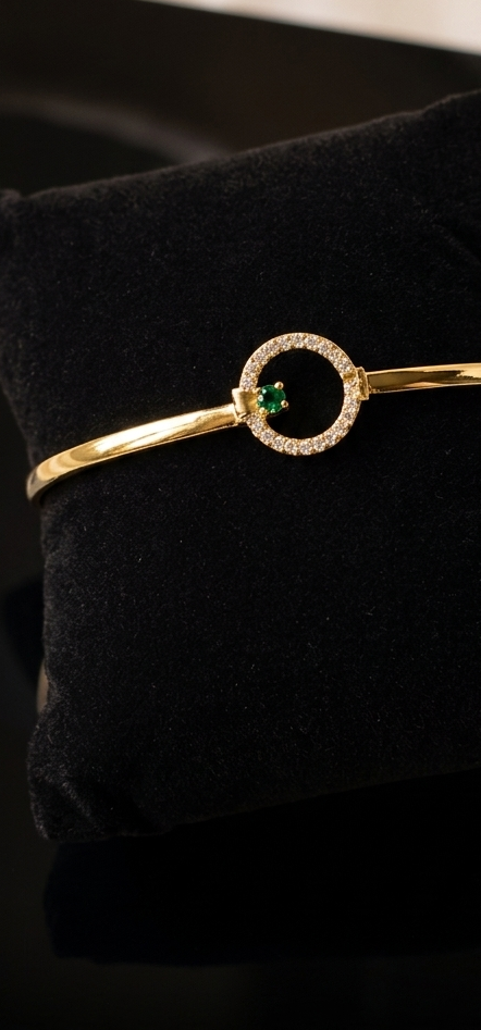 EMERALD HALO CIRCLE BANGLE